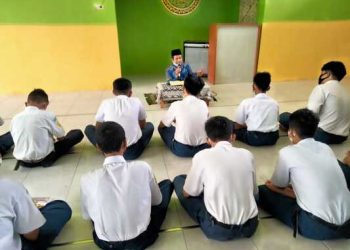 SMP Sepuluh Nopember 2 Semarang Adakan Pembelajaran Baca Alquran dan Kitab Salaf