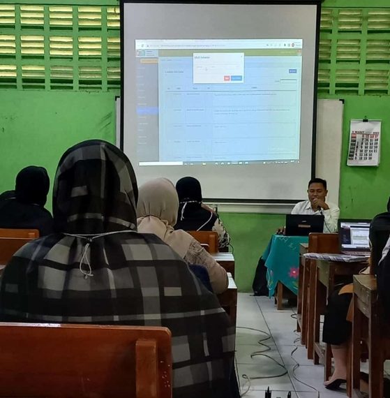 Tingkatkan Layanan Peserta Didik, Guru Ikuti Sosialisasi Pengoperasian RDM