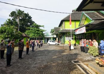 Upacara Hormat Bendera Merah Putih dan Doa pada Bulan Februari