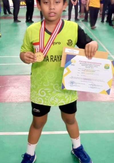 Alaric Daffa Raih Medali Emas Kejuaraan Bulutangkis UNNES Open 2023