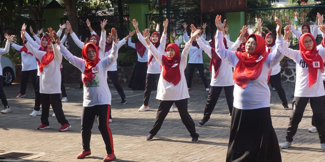 Semangat HUT RI, DWP Kemenag Kota Semarang Gelar Senam