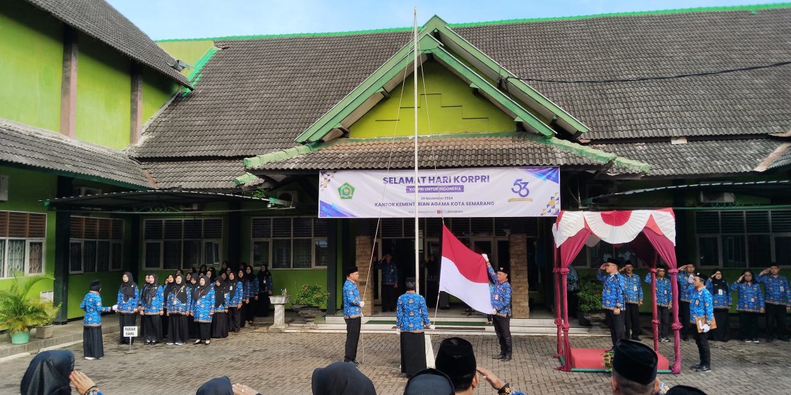 Upacara Bendera Peringatan HUT ke-53 KORPRI Tingkat Kankemenag Kota Semarang