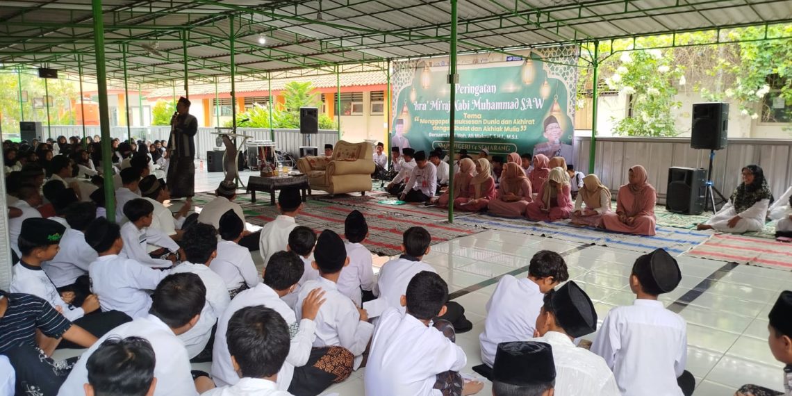 Peringatan Isra Mikraj 1446 H di SMPN 14 Semarang