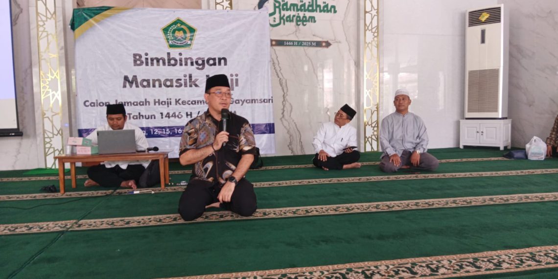 Kasubbag Tata Usaha Buka Bimsik Calhaj Reguler Kecamatan Gayamsari Tahun 1446 H/2025M