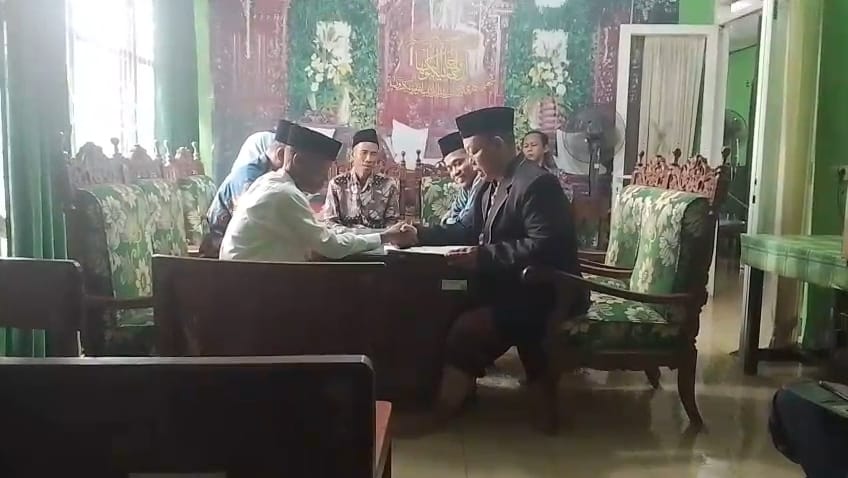 Genangan Banjir Tak Halangi KUA Genuk Berikan Layanan kepada Masyarakat